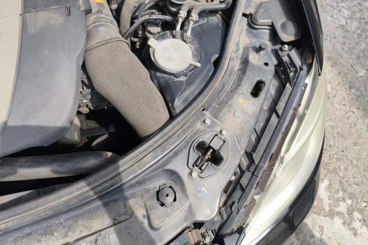 Used Mercedes-Benz S-Class 2010 S 300 L Prestige Edition Engine Bay Left