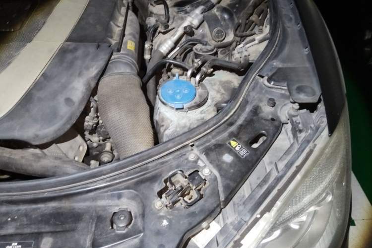 Used Mercedes-Benz S-Class 2010 S 400 L HYBRID Engine Bay Left
