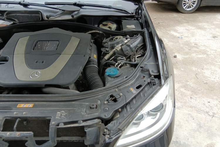 Used Mercedes-Benz S-Class 2010 S 300 L Luxury Model Engine Bay Left