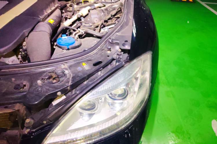 Used Mercedes-Benz S-Class 2010 S 300 L Luxury Model Engine Bay Left