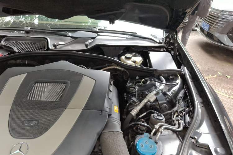 Used Mercedes-Benz S-Class 2010 S 300 L Luxury Model Engine Bay Left