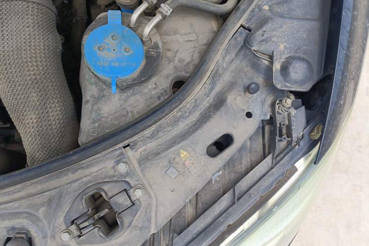 Used Mercedes-Benz S-Class 2010 S 300 L Luxury Model Engine Bay Left