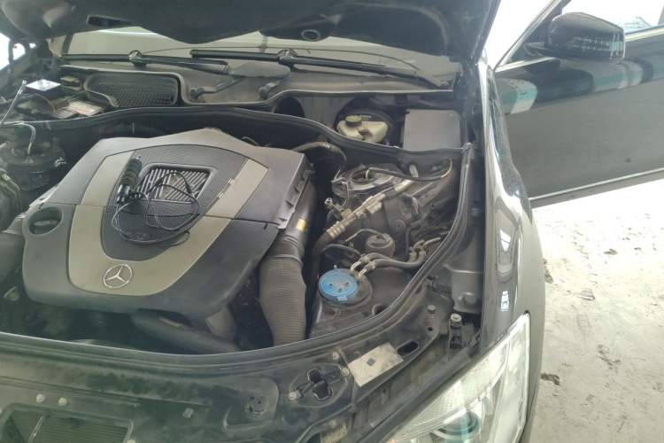 Used Mercedes-Benz S-Class 2010 S 300 L Luxury Model Engine Bay Left