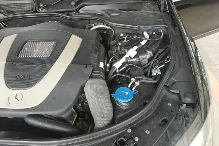 Used Mercedes-Benz S-Class 2010 S 400 L HYBRID Engine Bay Left