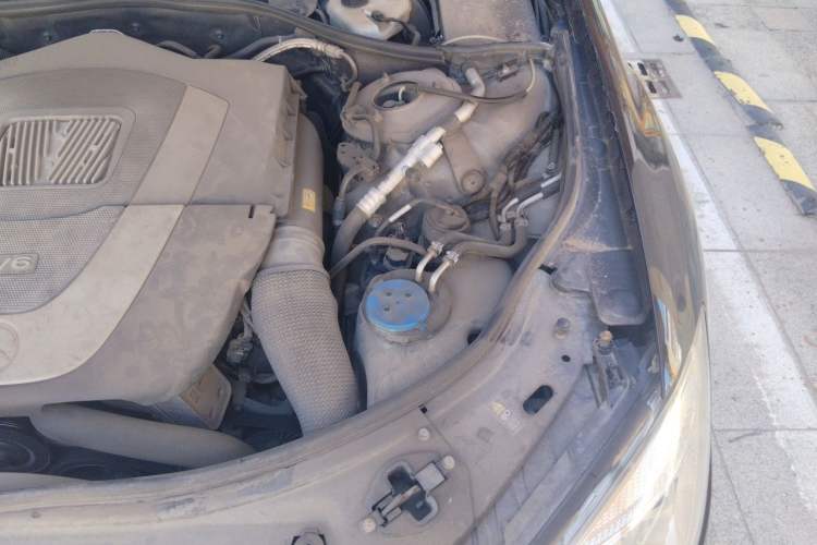 Used Mercedes-Benz S-Class 2010 S 300 L Luxury Model Engine Bay Left