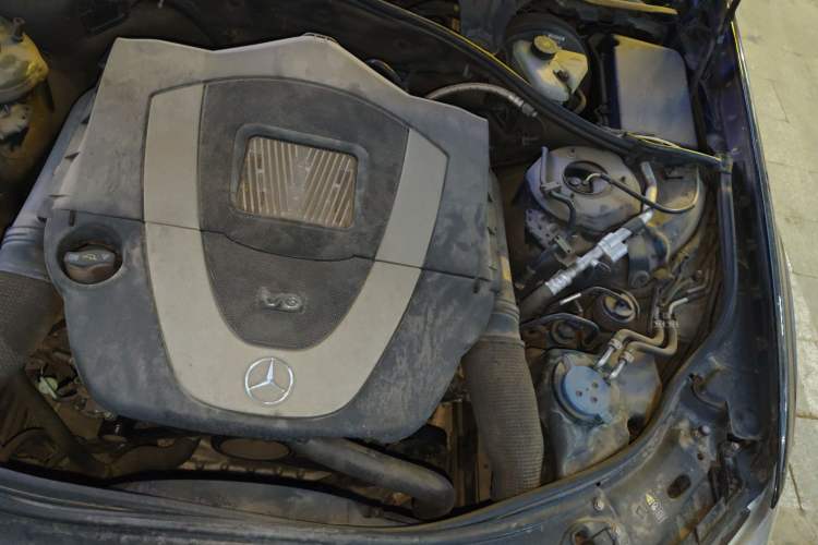 Used Mercedes-Benz S-Class 2010 S 300 L Luxury Model Engine Bay Left