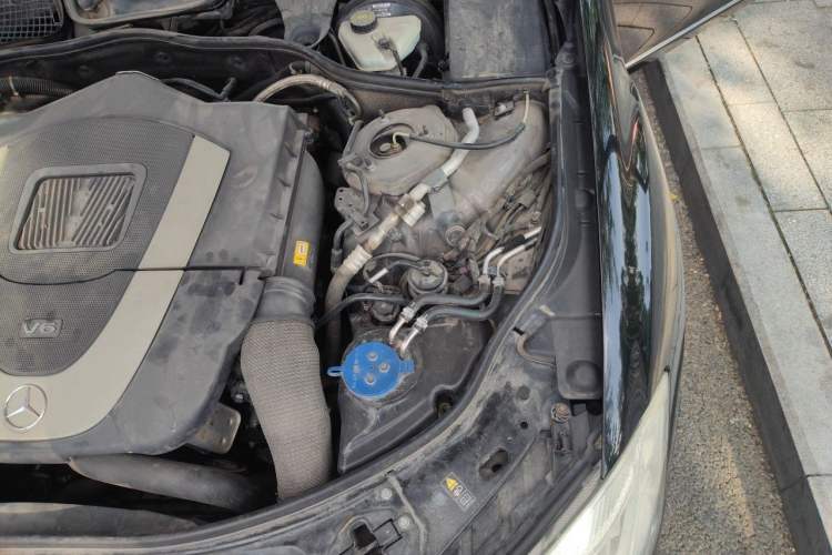 Used Mercedes-Benz S-Class 2010 S 300 L Luxury Model Engine Bay Left