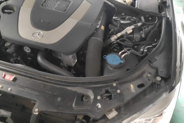 Used Mercedes-Benz S-Class 2010 S 350 L 4MATIC Engine Bay Left