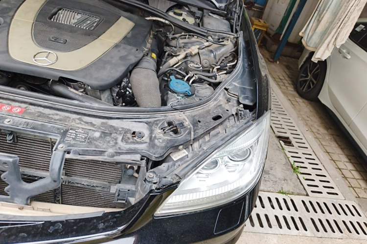 Used Mercedes-Benz S-Class 2010 S 300 L Luxury Model Engine Bay Left