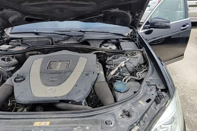 Used Mercedes-Benz S-Class 2010 S 300 L Luxury Model Engine Bay Left