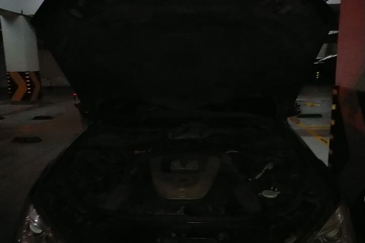 Used Mercedes-Benz S-Class 2010 S 400 L HYBRID Engine Bay