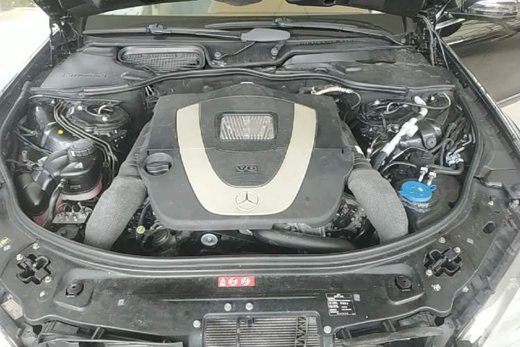 Used Mercedes-Benz S-Class 2010 S 400 L HYBRID Engine Bay