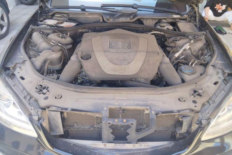 Used Mercedes-Benz S-Class 2010 S 300 L Luxury Model Engine Bay