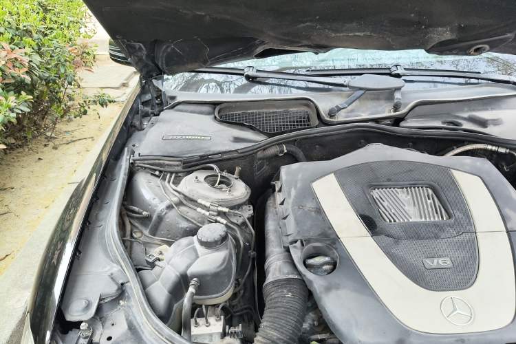 Used Mercedes-Benz S-Class 2010 S 300 L Luxury Model Engine Bay Right
