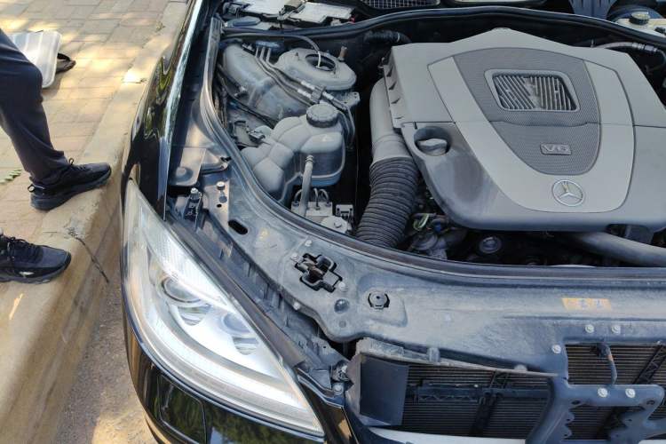 Used Mercedes-Benz S-Class 2010 S 300 L Luxury Model Engine Bay Right