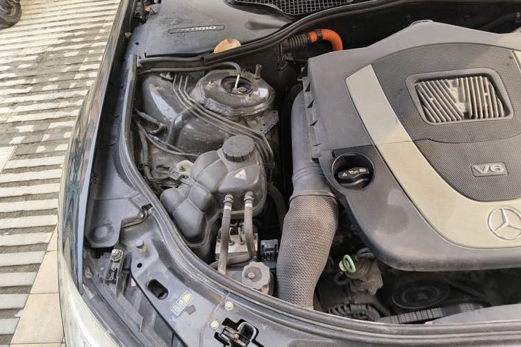 Used Mercedes-Benz S-Class 2010 S 400 L HYBRID Engine Bay Right