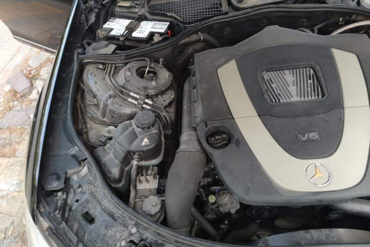 Used Mercedes-Benz S-Class 2010 S 300 L Luxury Model Engine Bay Right