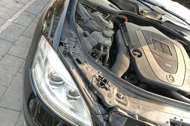 Used Mercedes-Benz S-Class 2010 S 400 L HYBRID Engine Bay Right