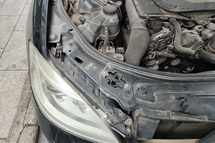 Used Mercedes-Benz S-Class 2010 S 300 L Business Model Engine Bay Right