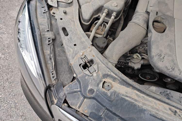 Used Mercedes-Benz S-Class 2010 S 400 L HYBRID Engine Bay Right