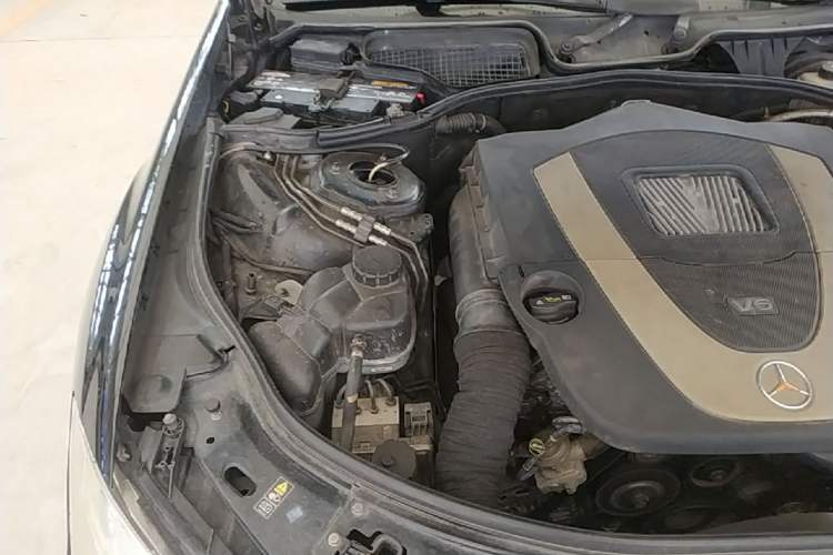 Used Mercedes-Benz S-Class 2010 S 350 L Luxury Model Engine Bay Right