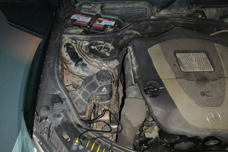 Used Mercedes-Benz S-Class 2010 S 300 L Luxury Model Engine Bay Right
