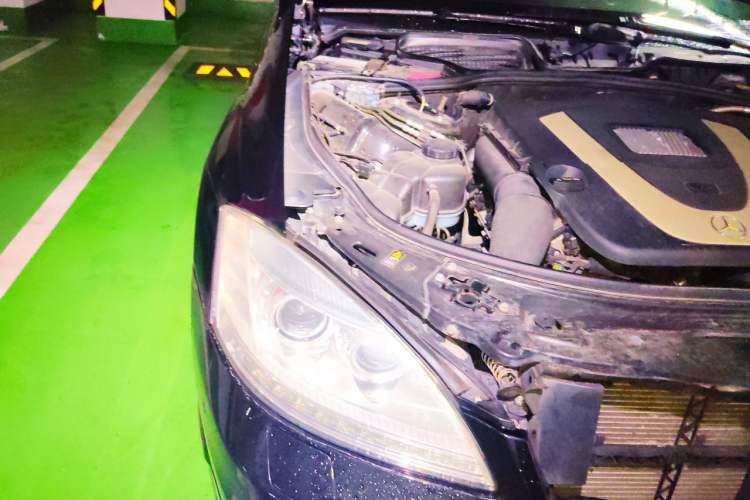 Used Mercedes-Benz S-Class 2010 S 300 L Luxury Model Engine Bay Right