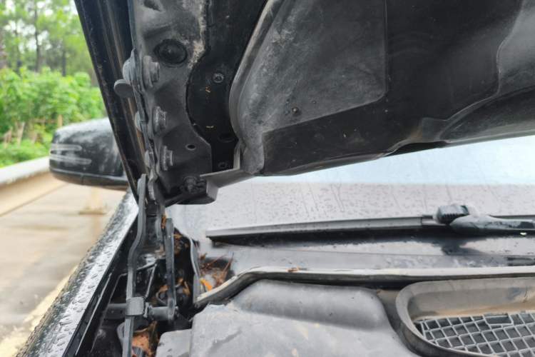 Used Mercedes-Benz S-Class 2010 S 400 L HYBRID Engine Bay Right