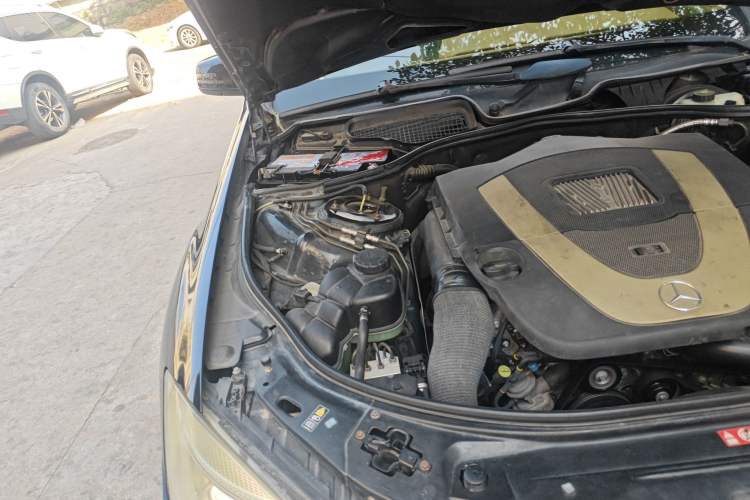 Used Mercedes-Benz S-Class 2010 S 300 L Luxury Model Engine Bay Right