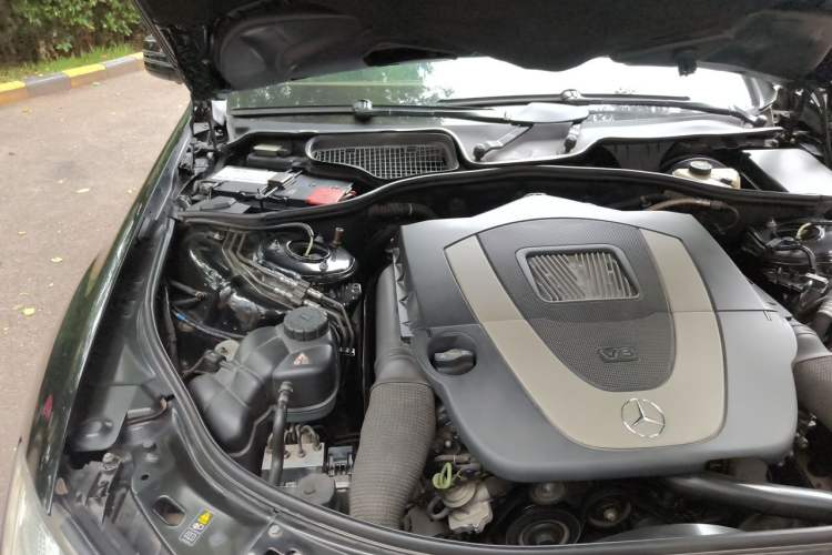Used Mercedes-Benz S-Class 2010 S 300 L Luxury Model Engine Bay Right