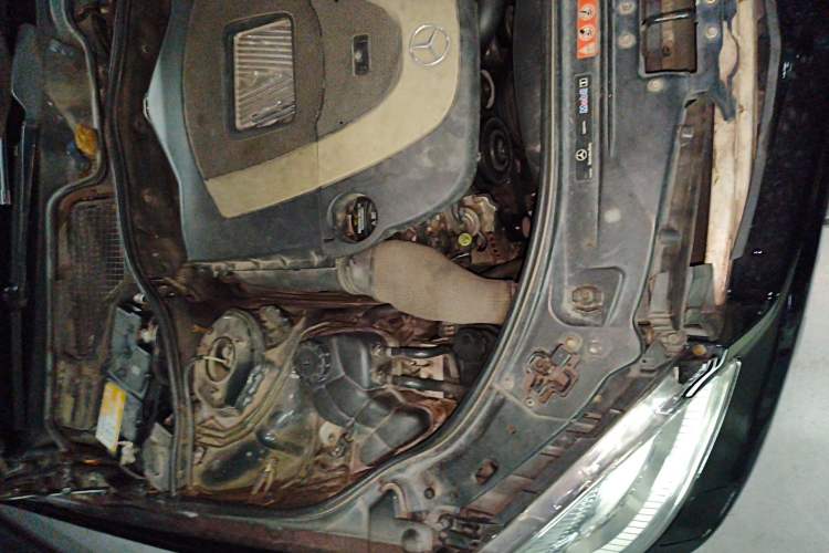Used Mercedes-Benz S-Class 2010 S 400 L HYBRID Engine Bay Right