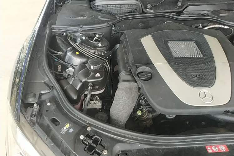 Used Mercedes-Benz S-Class 2010 S 400 L HYBRID Engine Bay Right