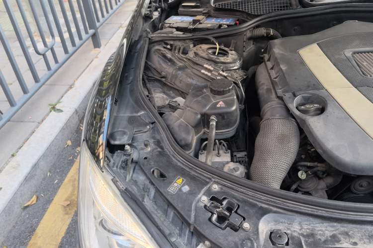 Used Mercedes-Benz S-Class 2010 S 300 L Business Model Engine Bay Right