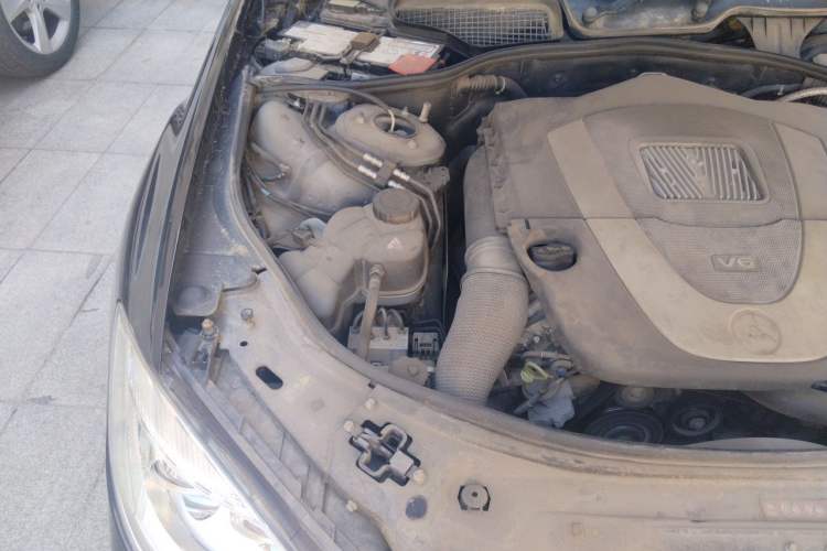 Used Mercedes-Benz S-Class 2010 S 300 L Luxury Model Engine Bay Right