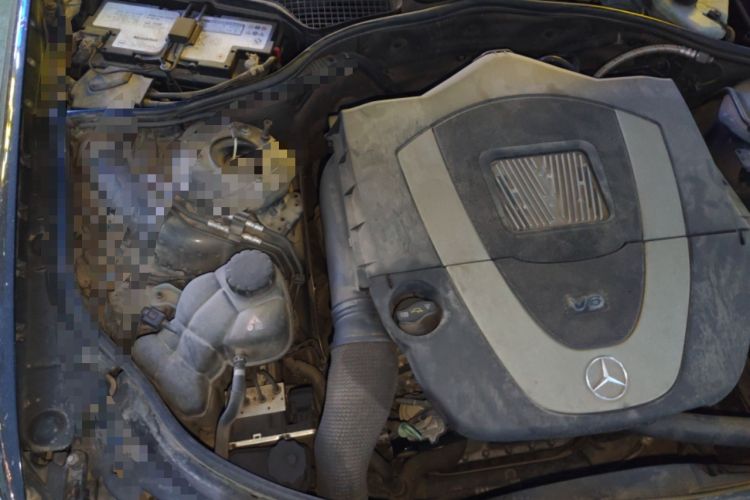 Used Mercedes-Benz S-Class 2010 S 300 L Luxury Model Engine Bay Right