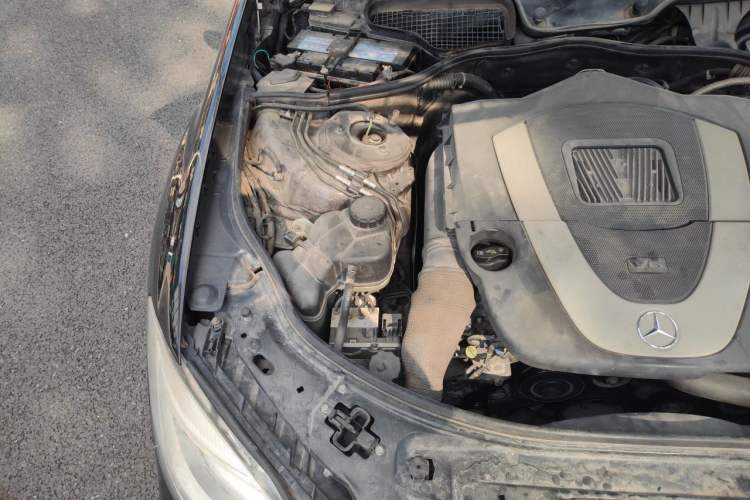Used Mercedes-Benz S-Class 2010 S 300 L Luxury Model Engine Bay Right