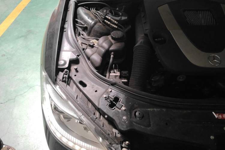 Used Mercedes-Benz S-Class 2010 S 350 L 4MATIC Engine Bay Right