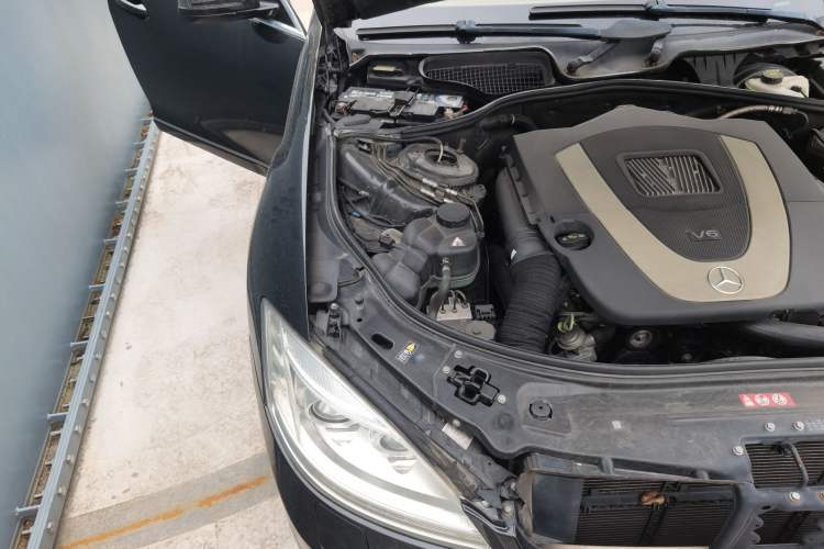 Used Mercedes-Benz S-Class 2010 S 300 L Luxury Model Engine Bay Right