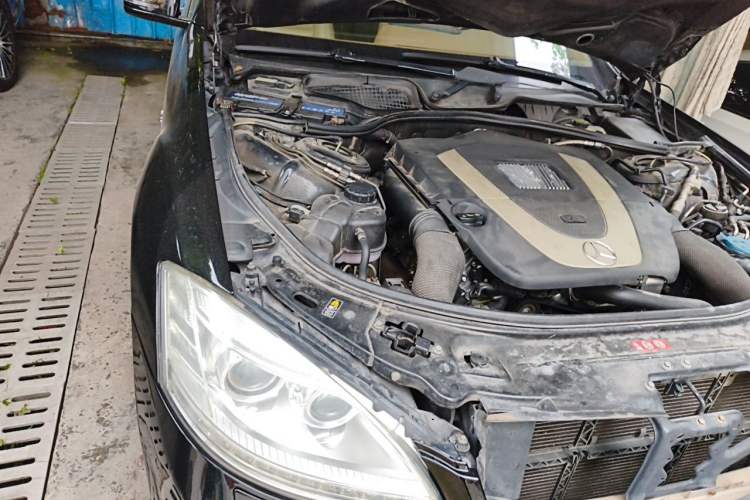 Used Mercedes-Benz S-Class 2010 S 300 L Luxury Model Engine Bay Right