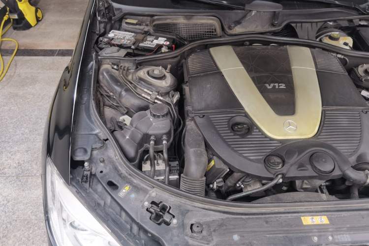 Used Mercedes-Benz S-Class 2010 S 600 L Engine Bay Right
