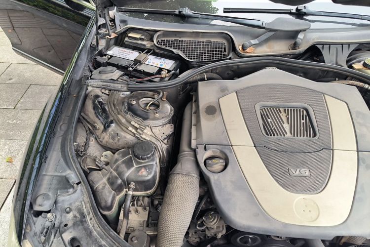Used Mercedes-Benz S-Class 2010 S 350 L 4MATIC Engine Bay Right
