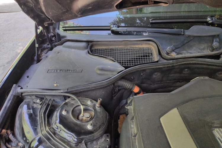 Used Mercedes-Benz S-Class 2010 S 400 L HYBRID Engine Bay Right