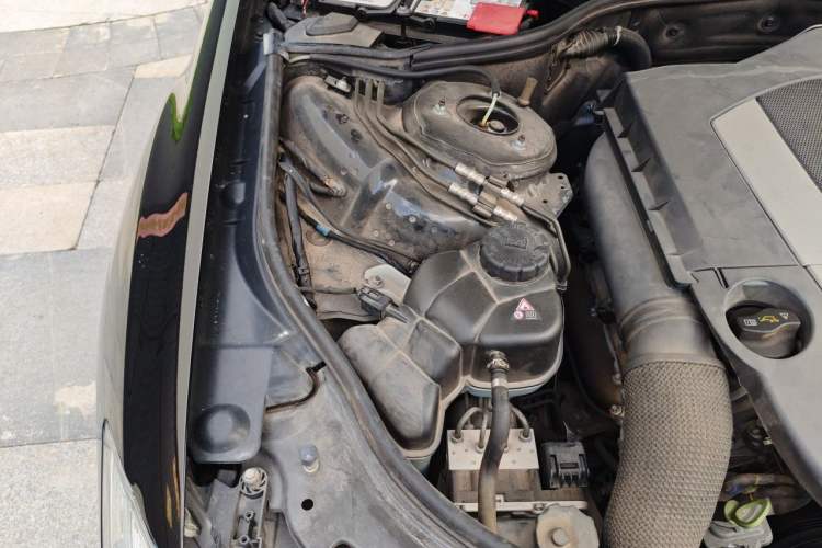 Used Mercedes-Benz S-Class 2010 S 300 L Luxury Model Engine Bay Right