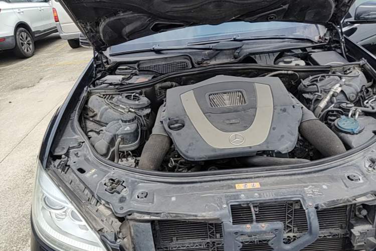 Used Mercedes-Benz S-Class 2010 S 300 L Luxury Model Engine Bay Right