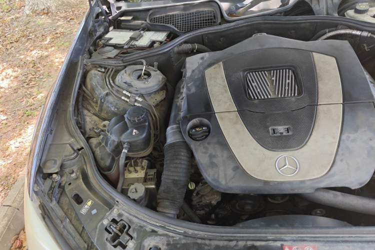 Used Mercedes-Benz S-Class 2010 S 350 L Luxury Model Engine Bay Right