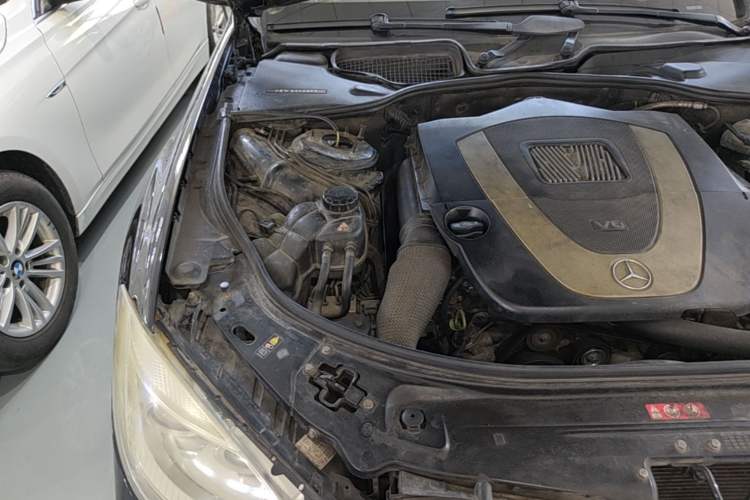 Used Mercedes-Benz S-Class 2010 S 400 L HYBRID Engine Bay Right
