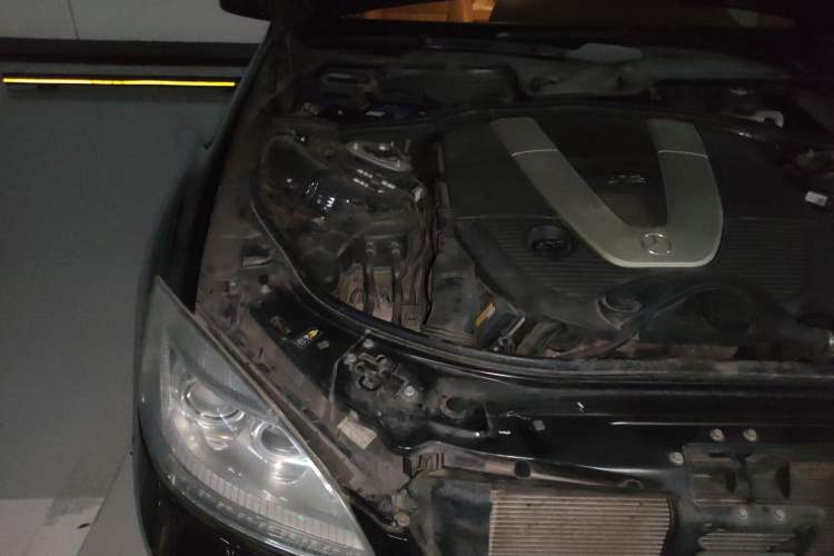 Used Mercedes-Benz S-Class 2010 S 600 L Engine Bay Right