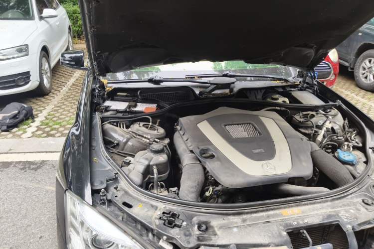 Used Mercedes-Benz S-Class 2010 S 300 L Luxury Model Engine Bay Right
