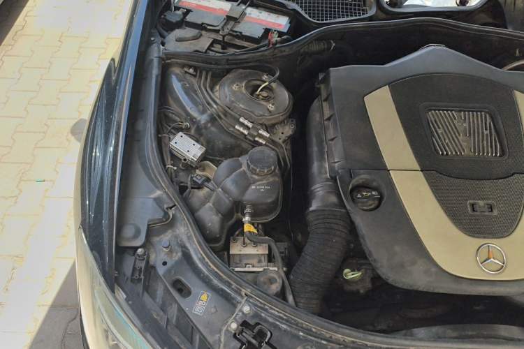 Used Mercedes-Benz S-Class 2010 S 350 L Luxury Model Engine Bay Right