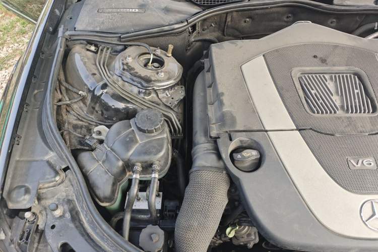 Used Mercedes-Benz S-Class 2010 S 400 L HYBRID Engine Bay Right